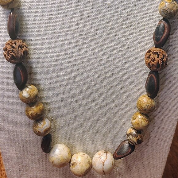 VTG 70s Chinese Asian Carved Wood Symbol Stone Beaded Rare Artisan Necklace - Picture 4 of 7